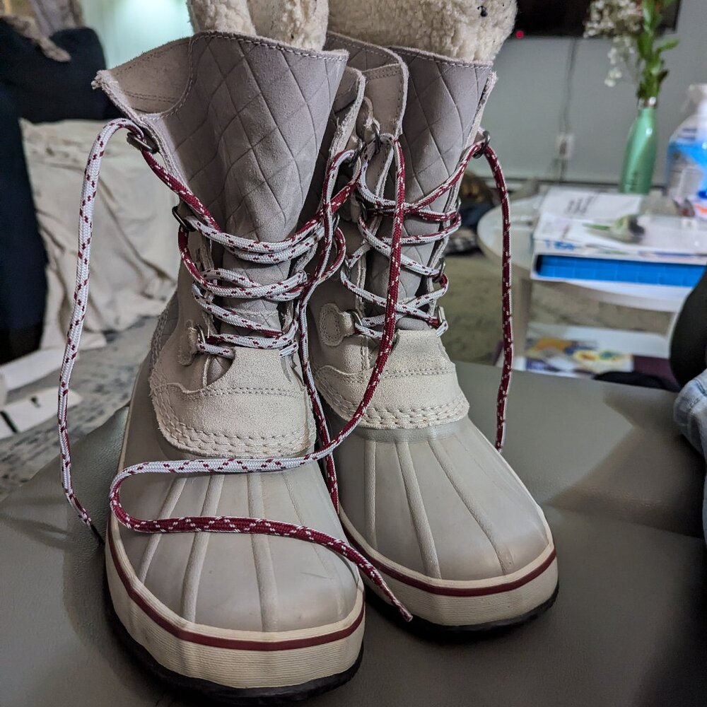 LL Bean women's size 11 boots, practically new.